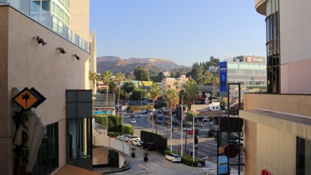 2019年10月8日 好莱坞高地购物中心和娱乐中心的Hollywood标志和李山 — 图库视频影像
