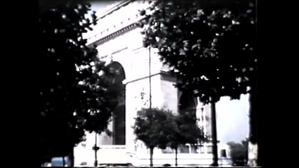 Parijs Frankrijk 1960 Arch Triomphe Champs Elysees Verkeer Straat Jaren — Stockvideo