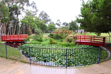 Kenneth Hahn Eyalet Parkı Dinlenme Alanı 'ndaki Japon Bahçesi Culver City, Los Angeles, Kaliforniya