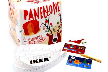 Pescara, İtalya 18 Aralık 2020: IKEA Panettone. Tarçınlı ve dutlu geleneksel kek. IKEA dünyanın en büyük mobilya perakendecisi ve mobilya montajına hazır satıyor.