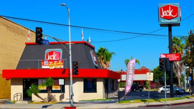 Los Angeles, Kaliforniya - 3 Ekim 2019: Amerikan Fast Food Restoran zinciri, tavuk, patates kızartması, hamburger, çizburger, sandviç, taco ve börek servisi