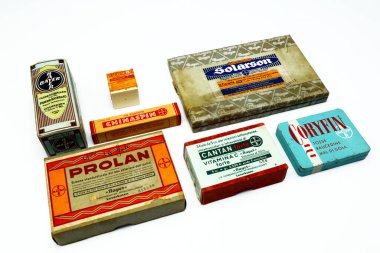 Pescara, İtalya 8 Ocak 2020: 1940 'ların Vintage Kutuları, Alman Çokuluslu İlaç Şirketleri 1863' te kuruldu.