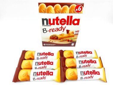 Pescara, İtalya 8 Şubat 2019: NUTELLA B-hazır aperatif, Ferrero tarafından üretilen İtalyan çikolatalı kreması Nutella ile dolu.