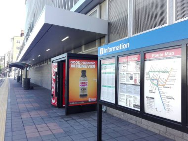 SAN DIEGO, California - 12 Eylül 2018: San Diego MTS Metropolitan Transit Sistemi Yeşil Hat Trolley İlçe Merkezi Küçük İtalya İstasyonu