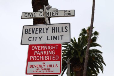 Beverly Hills, California - 12 Mayıs 2019: BEVERLY HILLS Şehir Sınırı İşareti