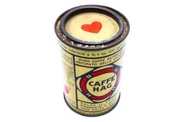 Pescara, İtalya 19 Ağustos 2019: HAG Coffee Vintage Teneke Kutusu. HAG, Jacobs Douwe Egberts markasıdır.