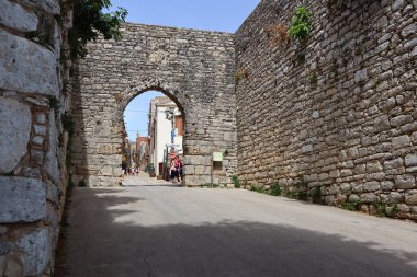 Erice, Sicilya (İtalya) 3 Temmuz 2022: Ortaçağ Erice Caddesi