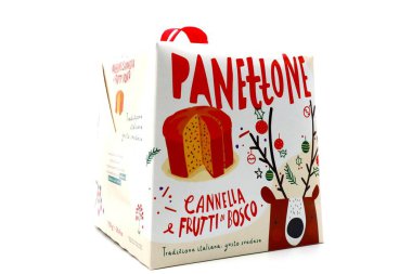Pescara, İtalya 18 Aralık 2020: IKEA Panettone. Tarçınlı ve dutlu geleneksel kek. IKEA dünyanın en büyük mobilya perakendecisi ve mobilya montajına hazır satıyor.