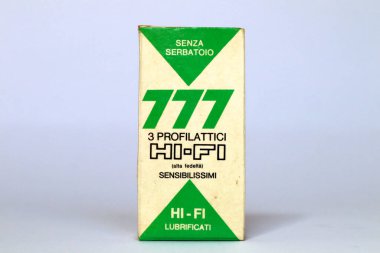 777 profilattici HI-FI samimi bir kayganlaştırıcı. Samimi jel, rahat seks.