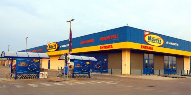 San Giovanni Teatino, İtalya 27 Mart 2022: Maury bir ev ürünleri perakendecisi.