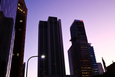 Los Angeles, California - 3 Ekim 2019: LOS ANGELES Gökdelenleri gün batımında