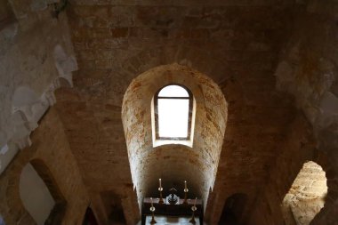 Palermo, Sicilya (İtalya) 2 Temmuz 2022: Kutsal Üçleme Şapeli (Cappella della Santissima Trinit), Zisa Sarayı özel Şapeli