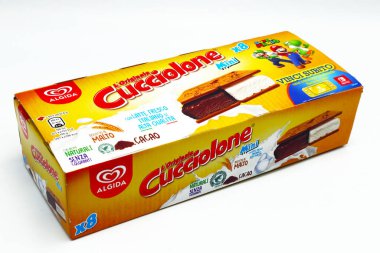 Pescara, İtalya 7 Şubat 2021: CUCCIOLONE Algida Ice Cream with Super Mario Bros. Nintendo Illustration