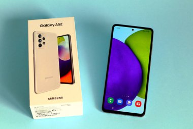 Roma, İtalya 4 Nisan 2022: Samsung Galaxy A52, Mart 2021 'de Hindistan' da piyasaya sürüldü. Samsung Elektronik Şirketi, Güney Kore.