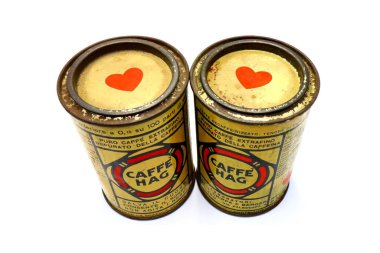 Pescara, İtalya 19 Ağustos 2019: HAG Coffee Vintage Teneke Kutusu. HAG, Jacobs Douwe Egberts markasıdır.