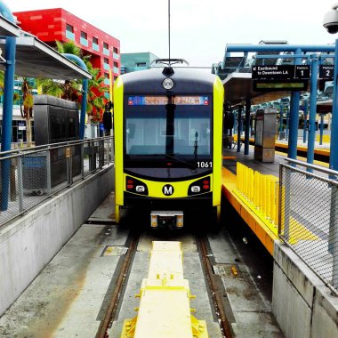 Santa Monica, Los Angeles, Kaliforniya - 19 Eylül 2018: Santa Monica METRO Tren İstasyonu