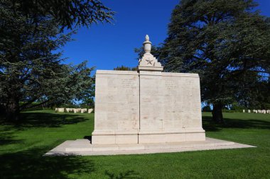 Sangro Nehri Savaş Mezarlığı, Chieti ilinin Torino di Sangro ilçesindeki Contrada Sentinelle 'de yer alır.