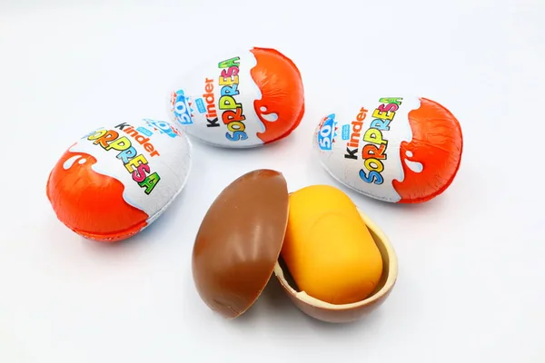 Pescara Italia Marzo 2019 Kinder Surprise Chocolate Eggs Kinder Surprise — Foto de Stock