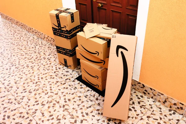 Paket Amazon Pengiriman Kotak Pintu — Stok Foto