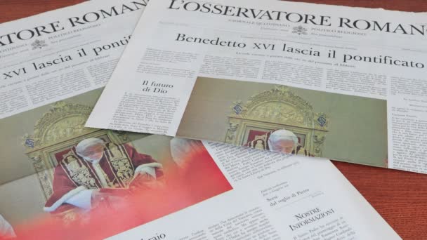 梵蒂冈 2013年2月11日 Pope Benedict Xvi 梵蒂冈官方报纸L Osservatore Romano 2013年2月11日 — 图库视频影像