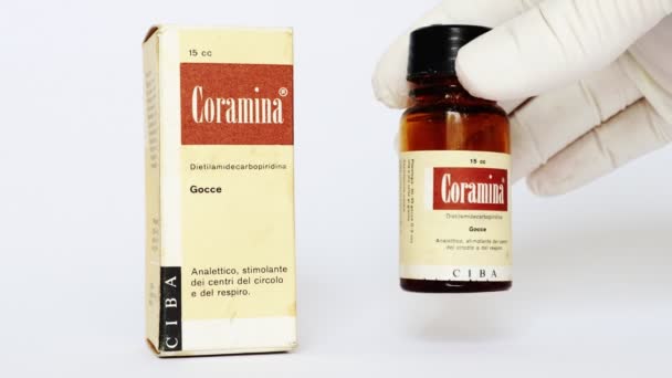 2022年3月3日 意大利米兰 20世纪50年代的Coramina Ciba 二乙氨基吡啶抗过敏药物 Ciba米兰 意大利 — 图库视频影像