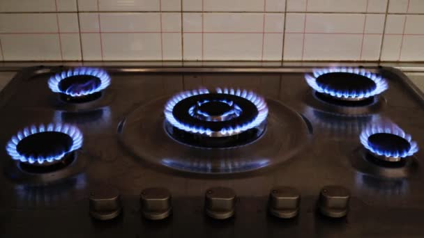 Plynový Sporák Hořícími Plameny Plynu Domácí Kuchyně Modrými Plameny Hoří — Stock video