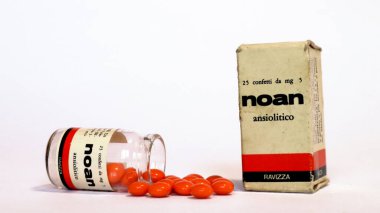 Vintage 1960s NOAN Anxiolytic medicine with benzodiazepine for the treatment of psychosomatic diseases and epilepsy therapy. U. Ravizza s.a.s - Italy clipart