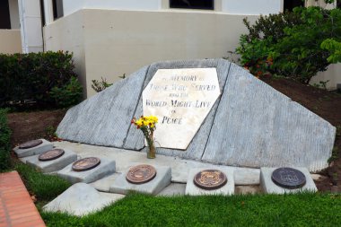 Glendale, California, ABD - 19 Mayıs 2023 Glendale Belediye Binası Savaşları ve Gaziler Anıtı