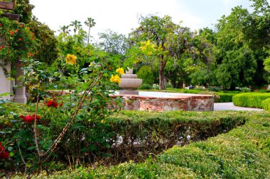 Los Angeles, Kaliforniya, ABD - 25 Mayıs 2023 San Fernando Rey de Espana Misyonunun güneyinde yer alan Brand Park Hafıza Bahçesi