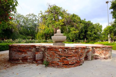 Los Angeles, Kaliforniya, ABD - 25 Mayıs 2023 San Fernando Rey de Espana Misyonunun güneyinde yer alan Brand Park Hafıza Bahçesi