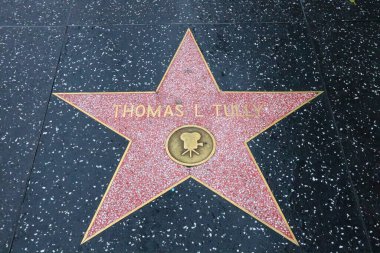 ABD, CALIFORNIA, HOLYWOOD - 20 Mayıs 2019: Hollywood, Kaliforniya 'daki Hollywood Şöhret Yolu' nun yıldızı Thomas L Tully 