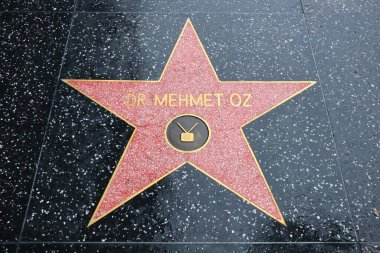 ABD, CALIFORNIA, HOLYWOOD - 20 Mayıs 2019: Dr. Mehmet Oz Hollywood, California 'daki Hollywood Şöhret Yolu yıldızı 
