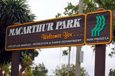 ABD, Los Angeles - 16 Mayıs 2019: Los Angeles 'ın Westlake mahallesindeki MacArthur Park manzarası