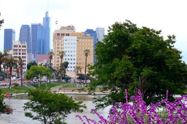 ABD, Los Angeles - 16 Mayıs 2019: Los Angeles 'ın Westlake mahallesindeki MacArthur Park manzarası