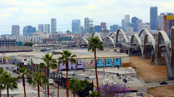 美国加利福尼亚州洛杉矶 2023年5月29日 从第六街大桥光带看洛杉矶市区 — 图库照片