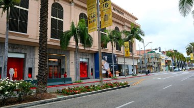 Redondo Plajı, Kaliforniya, ABD - 26 Mayıs 2023: Alışveriş caddesi 