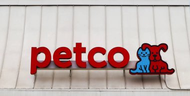Los Angeles, Kaliforniya, ABD - 9 Ekim 2019: PETCO Mağazası, Tedarik, Gıda ve Ürünler. Amerika Birleşik Devletleri 'nde evcil hayvan satıcısı.