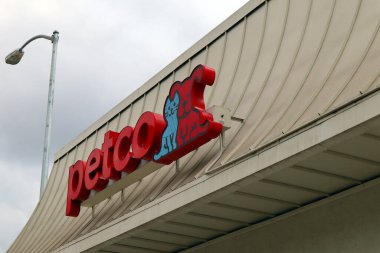 Los Angeles, Kaliforniya, ABD - 9 Ekim 2019: PETCO Mağazası, Tedarik, Gıda ve Ürünler. Amerika Birleşik Devletleri 'nde evcil hayvan satıcısı.