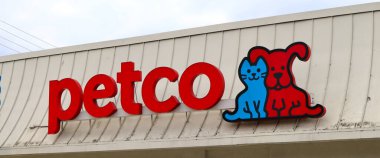 Los Angeles, Kaliforniya, ABD - 9 Ekim 2019: PETCO Mağazası, Tedarik, Gıda ve Ürünler. Amerika Birleşik Devletleri 'nde evcil hayvan satıcısı.
