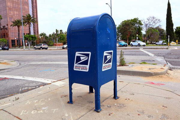 Лос-Анджелес, штат Калифорния, США - 30 мая 2023 года: почтовый ящик USPS United States Point Service, почтовый ящик