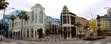Beverly Hills, California, ABD - 1 Haziran 2023: Rodeo Drive Walk of Style, The Walk, heykeltraş Robert Graham 'ın 