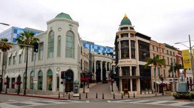 Beverly Hills, California, ABD - 1 Haziran 2023: Rodeo Drive Walk of Style, The Walk, heykeltraş Robert Graham 'ın 