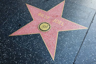 ABD, CALIFORNIA, HOLYWOOD - 29 Mayıs 2023: Hollywood, Kaliforniya 'daki Hollywood Şöhret Yolu' nun yıldızı Billy Joel 