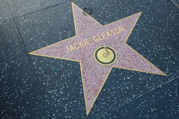 ABD, CALIFORNIA, HOLYWOOD - 29 Mayıs 2023: Hollywood, Kaliforniya 'daki Hollywood Şöhret Yolu' nda Jackie Gleason yıldızı 