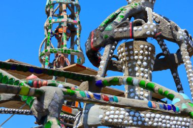 Los Angeles, Kaliforniya 3 Haziran 2023: WATTS TowERS 'in ayrıntıları Simon Rodia tarafından, mimari yapılar, Simon Rodia State Historic Park' ta 1727 Doğu 107. Cadde, Los Angeles