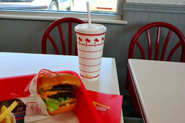 Los Angeles Kaliforniya Haziran 2023 Out Burger Double Double Burger — Stok fotoğraf
