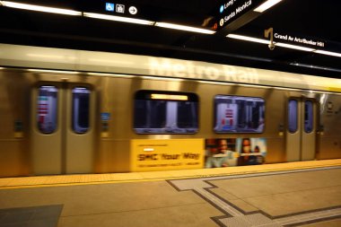 Grand Av Sanatları-Bunker Hill Metro Demiryolu A Hattı ve E Hattı 16 Haziran 2023 'te açıldı.