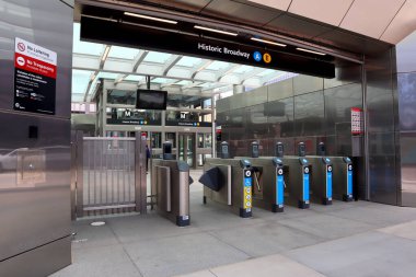 Los Angeles, Kaliforniya 16 Haziran 2023: Tarihi Broadway Metro Demiryolu A Hattı ve E Hattı 16 Haziran 2023 'te açıldı.