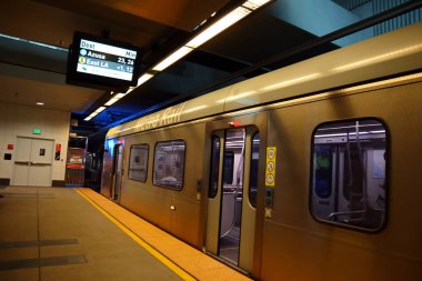 Los Angeles, Kaliforniya 16 Haziran 2023: Küçük Tokio-Arts Bölgesi Metro Demiryolu A Hattı ve E Hattı 16 Haziran 2023 'te açıldı.