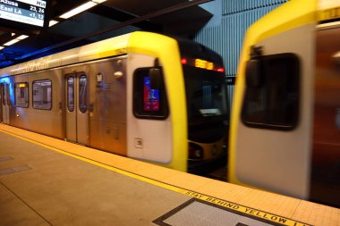 Los Angeles, Kaliforniya 16 Haziran 2023: Küçük Tokio-Arts Bölgesi Metro Demiryolu A Hattı ve E Hattı 16 Haziran 2023 'te açıldı.